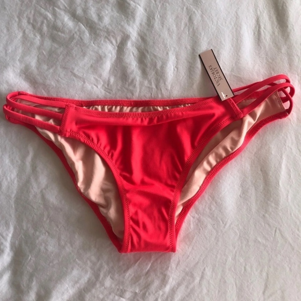 NWT VS The Strappy Cheeky, M